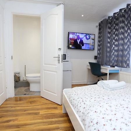 Fabulous Room With En-Suite Bathroom And Shared Kitchen Thamesmead  外观 照片