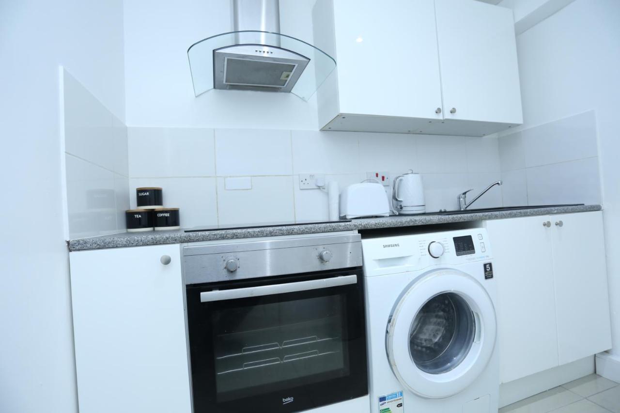 Fabulous Room With En-Suite Bathroom And Shared Kitchen Thamesmead  外观 照片