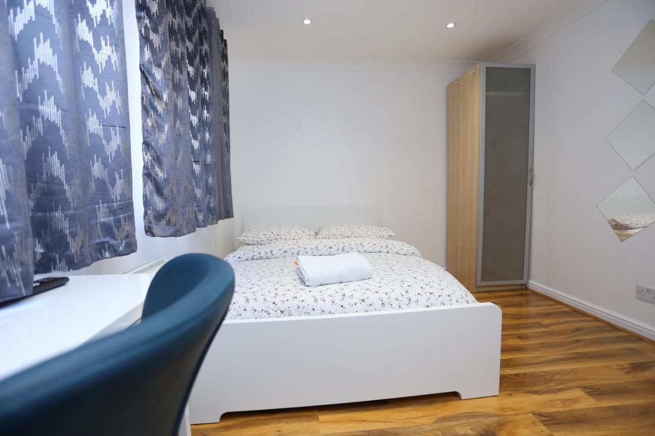 Fabulous Room With En-Suite Bathroom And Shared Kitchen Thamesmead  外观 照片